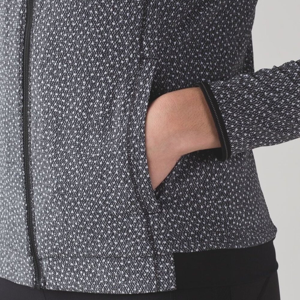 LULULEMON Womens 8 Jacket Hit It Frozen Fizz White Black‎ Swift Ultra Full Zip - Picture 4 of 16